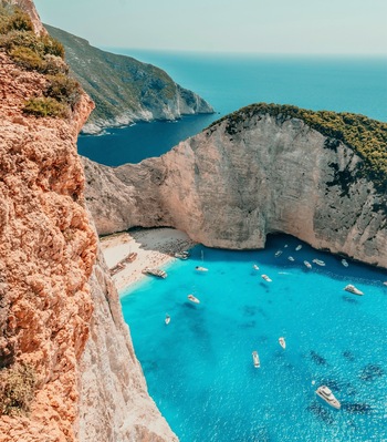 This one of my favorite places ever! 
The view there is just amazing ! #greece 
#zakynthos 🇬🇷
• instagram: viviendomisviajes 
Check my insta 💃🏻👀🌟