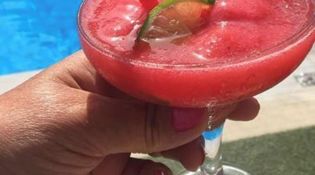 Took my mother (81 yrs) on a vacation as she is very ill and not able to travel by herself. We stayed on a calm and very friendly apartment Futura Hotel and we enjoyed it very much. I can recommend the place very much