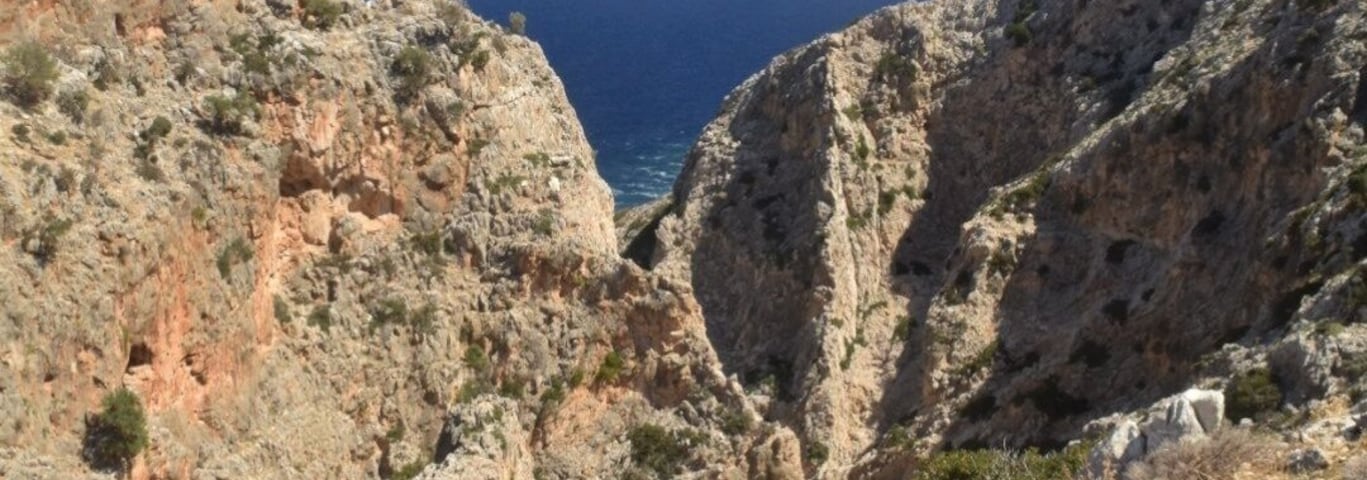 #GreatOutdoors
The "Katholiko" is reputedly the oldest monastery in Crete, and is located in the Avlaki Gorge on the Akrotiri.
