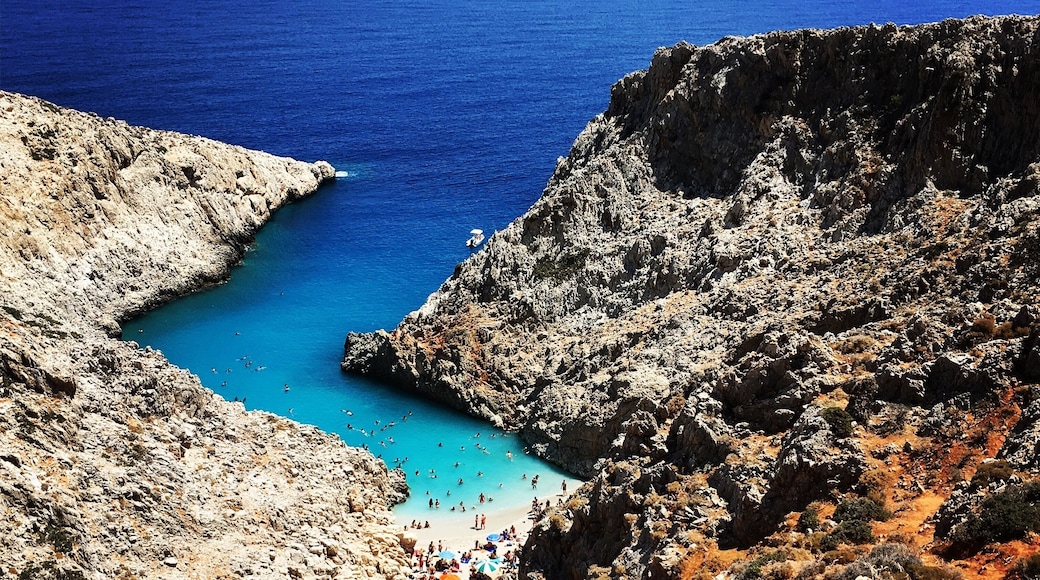 I've seen pics like that on Instagram many times and I did not imagine taking myself the same beautiful photo. During August this small beach is a bit crowded, but it is worth it.