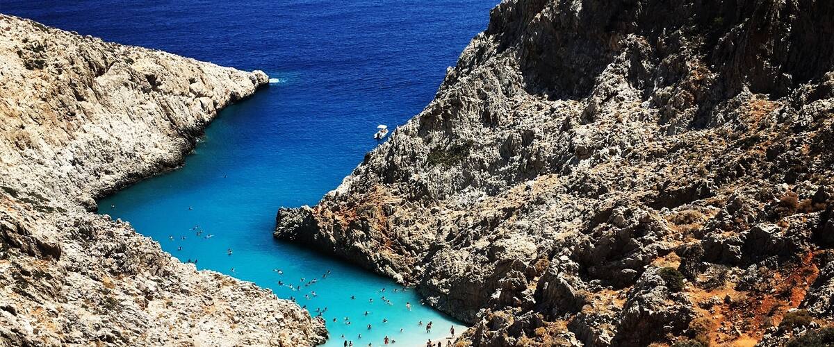 I've seen pics like that on Instagram many times and I did not imagine taking myself the same beautiful photo. During August this small beach is a bit crowded, but it is worth it.