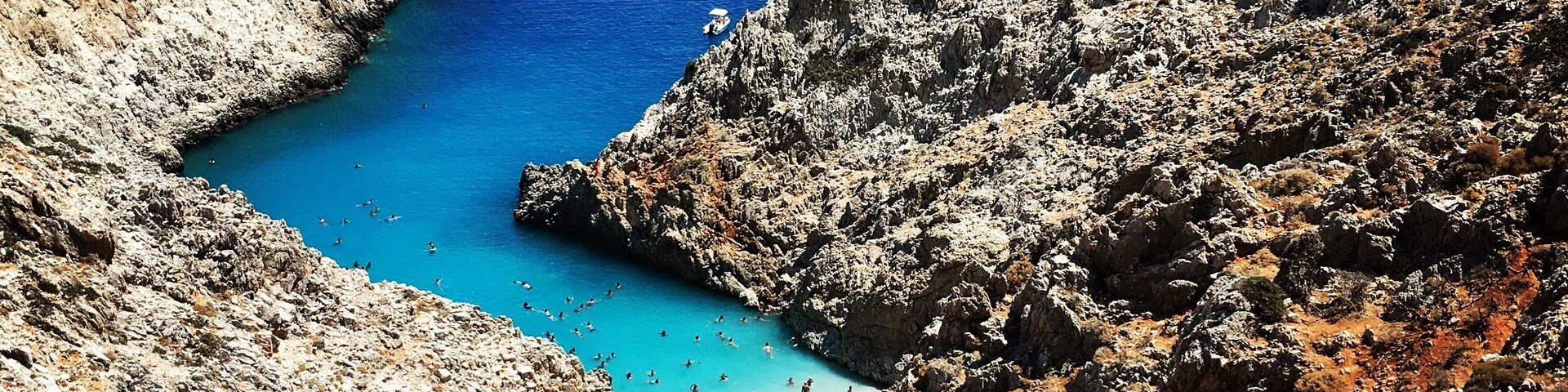 I've seen pics like that on Instagram many times and I did not imagine taking myself the same beautiful photo. During August this small beach is a bit crowded, but it is worth it.