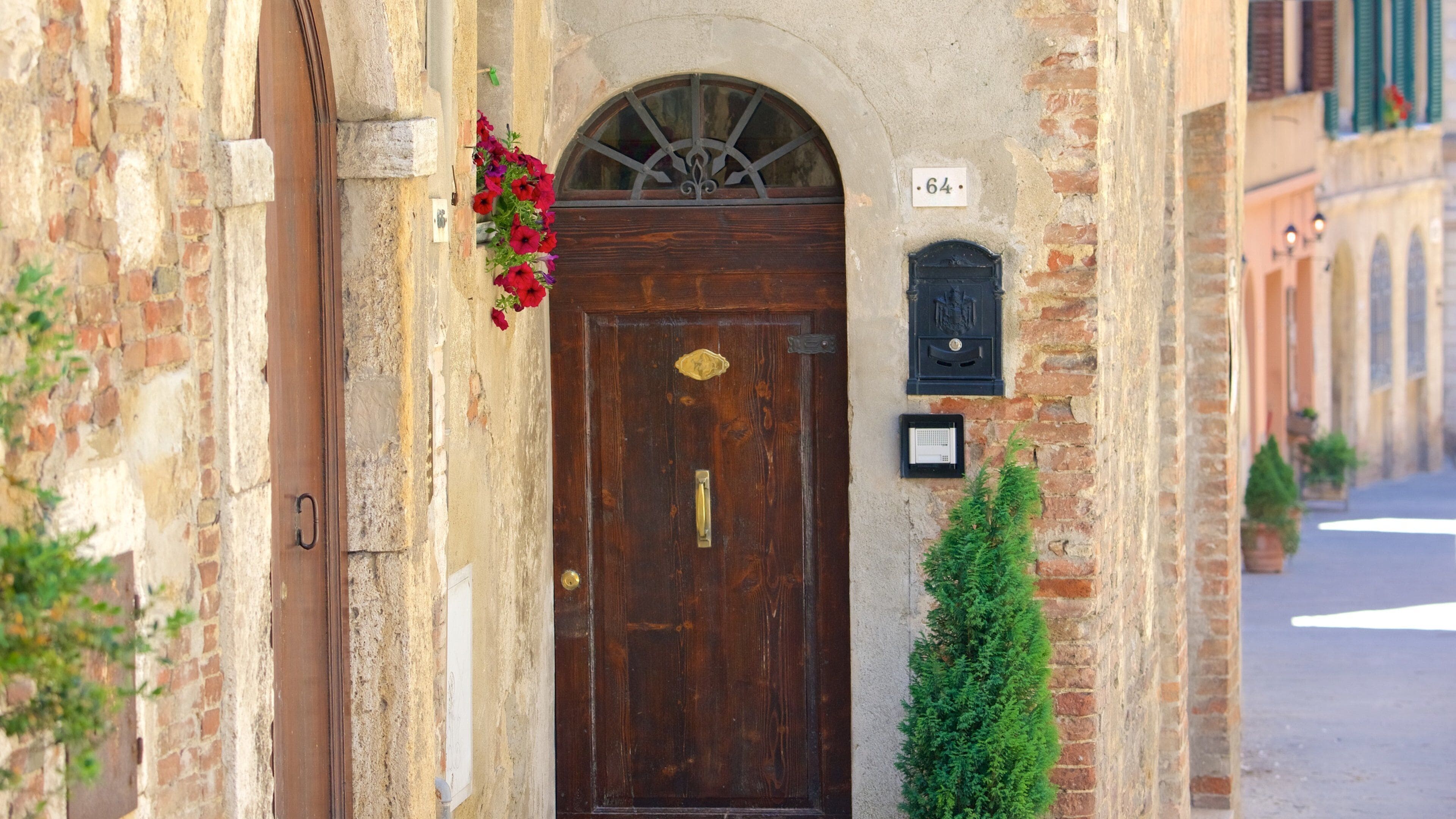 Montepulciano featuring heritage architecture