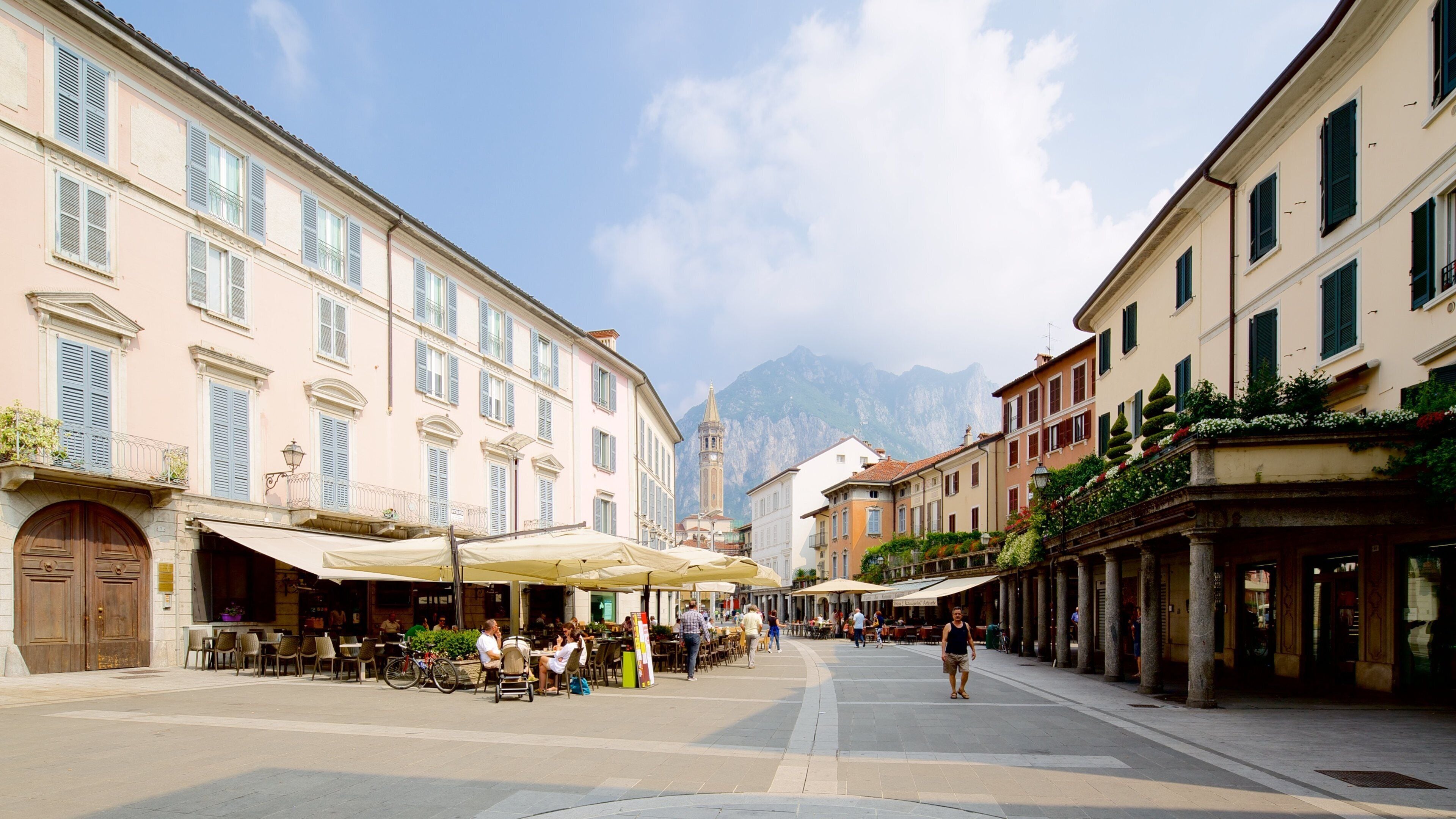 Lecco showing heritage architecture, a small town or village and outdoor eating