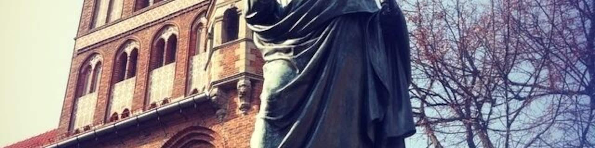 Admiring a genius. Don't forget to climb the tower hall. And when u are on the top take a look at a house under the golden star 🌟