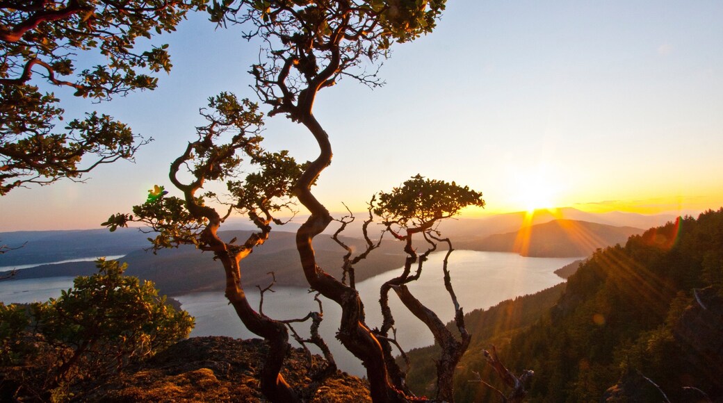 Salt Spring Island featuring a lake or waterhole, a sunset and mountains