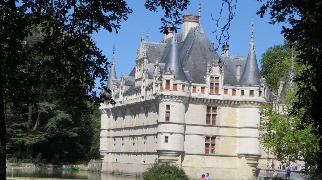 This building is indexed in the Base Mérimée, a database of architectural heritage maintained by the French Ministry of Culture, under the reference PA00097549 .