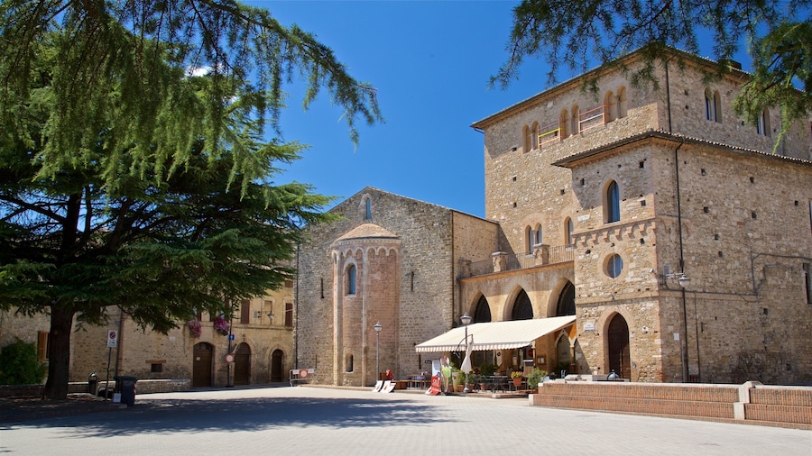 Bevagna showing heritage elements