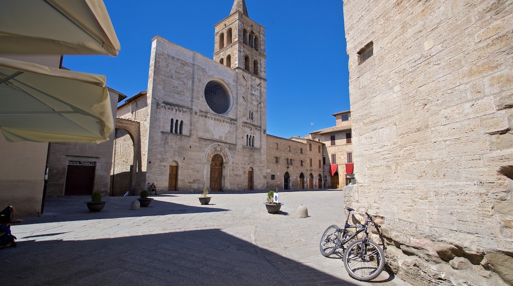 Bevagna showing heritage architecture