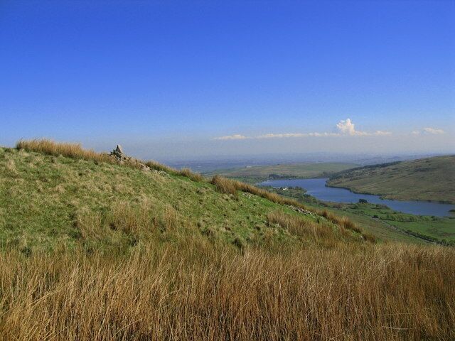 Cairn on Jock's Castle Camphill Reservoir below.