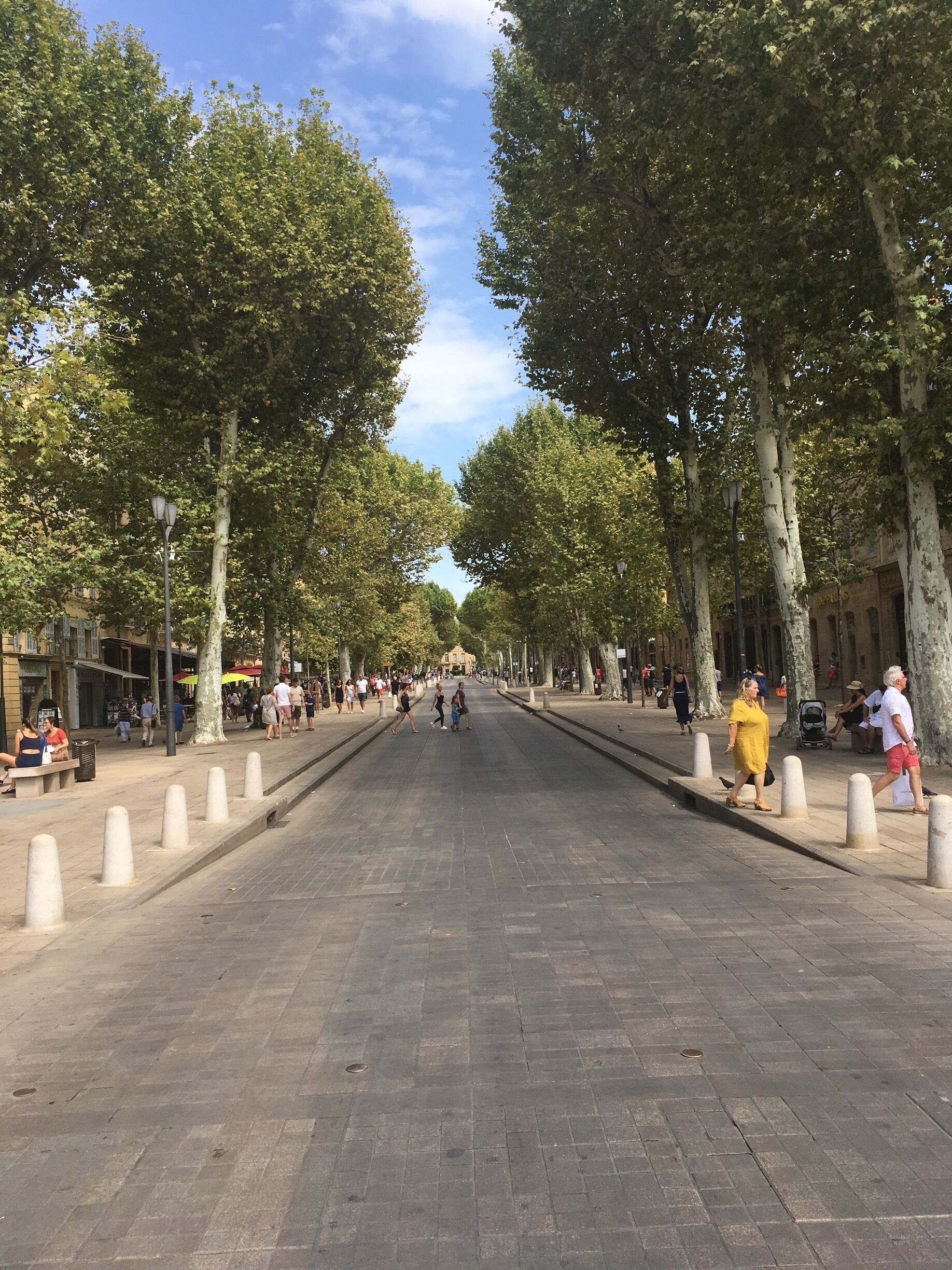 Cours Mirabeau in Aix-en-Provence is a beautifully tree lined avenue with plenty of shops, restaurants and bars. At the Western end of the avenue you will find the Fontaine de la Rotonde. 