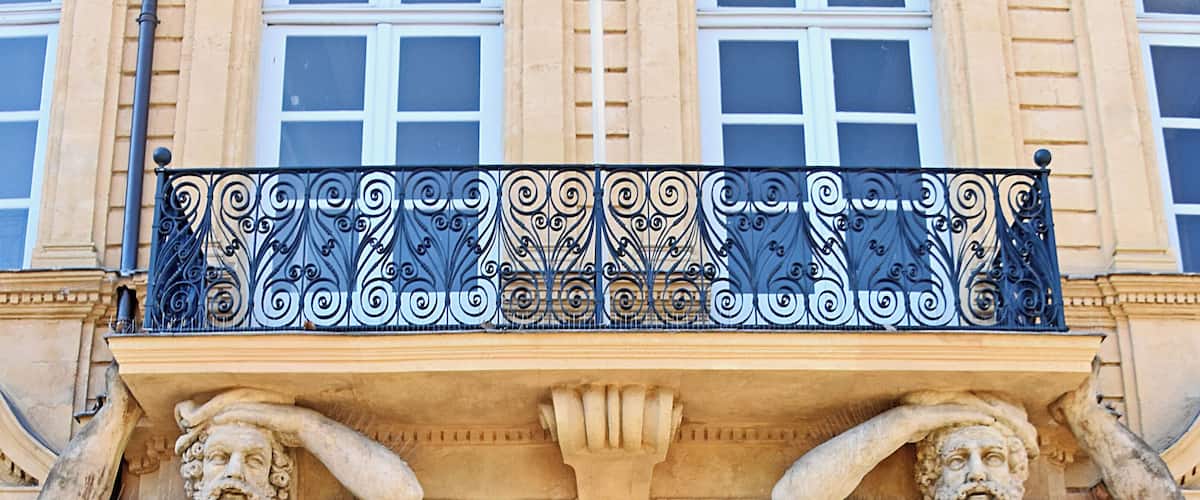 I don't know what the Tribunal does but judging by the entrance It must be important, right? #OnTheRoad