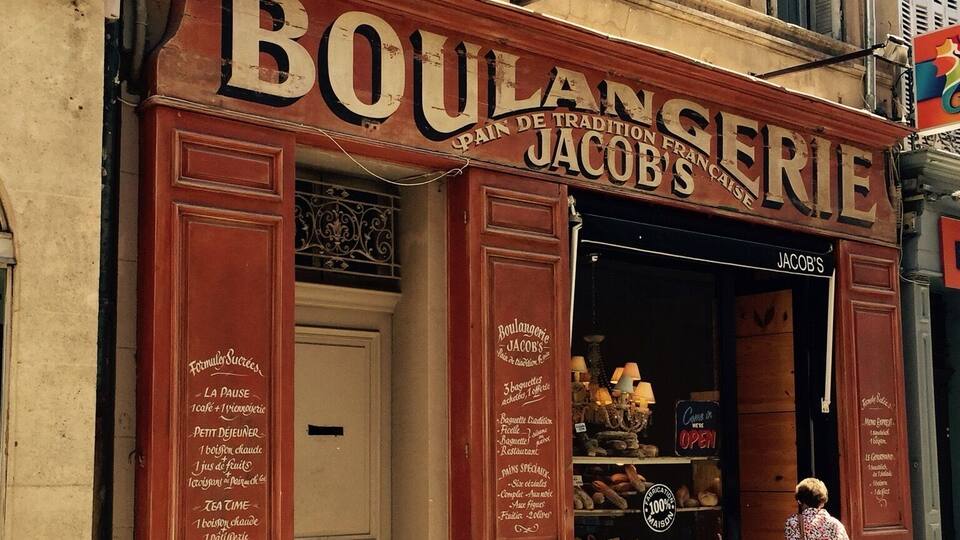 A storefront named "BOULANSERIE" with a sign above the door.