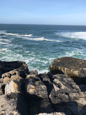 From Galway to Killarney but not without a stop to get a view of the Atlantic from above. #ireland#countyclare