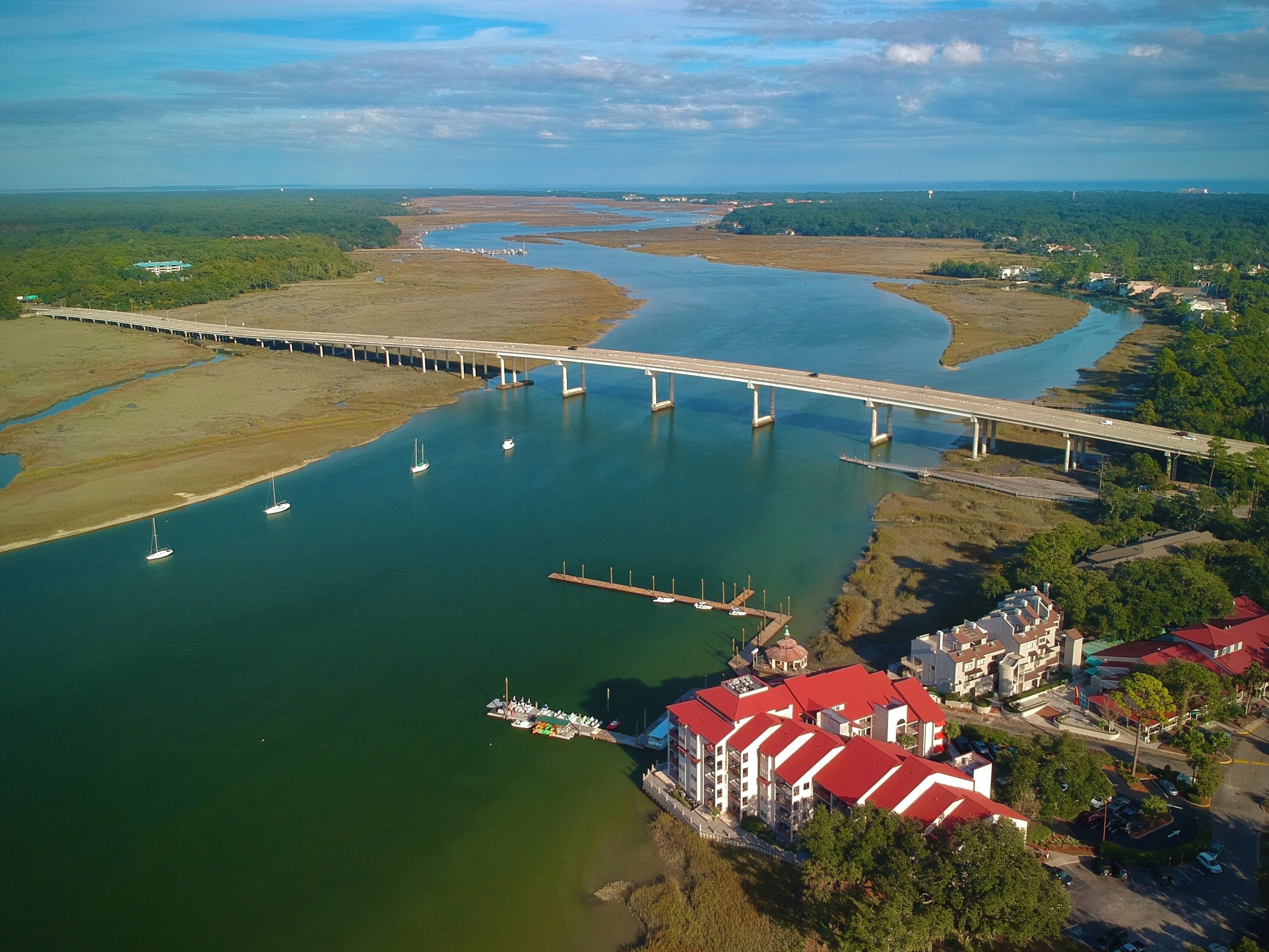 View at 400 ft of Palmetto Bay Marina.