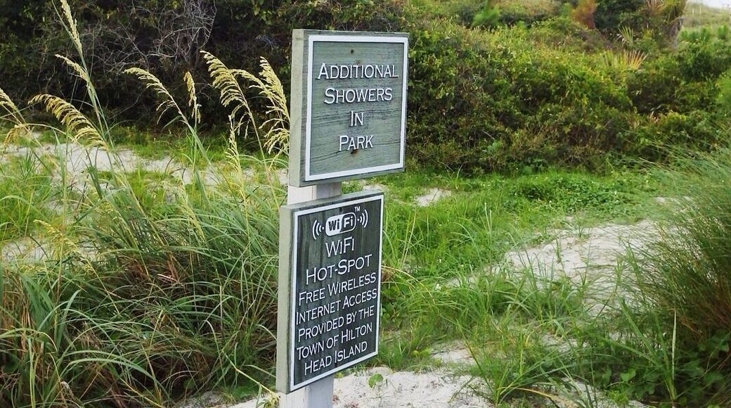 This entire beach has wifi omg perfect for sharing amazing photos of your family at the beach. #wifi