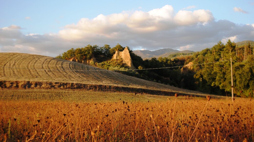 Le Balze in Valdarno, characteristic sand, clay and rock formations in the valley of the Arno river, streching between Florence and Arezzo in Tuscany, Italy.