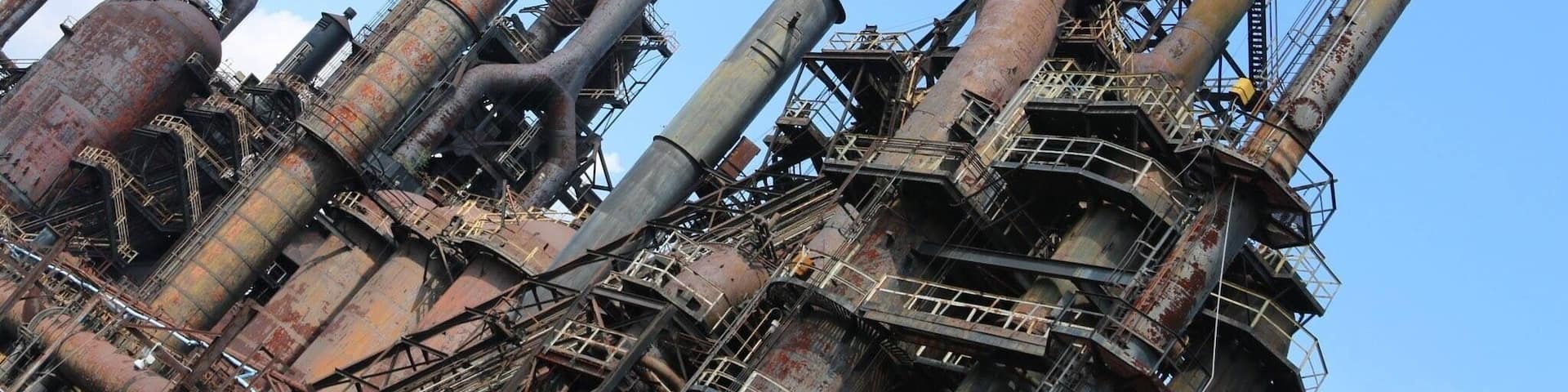 I love how this house looks from the street. I drive drive-by here often and this living room and the Christmas tree always called my attention