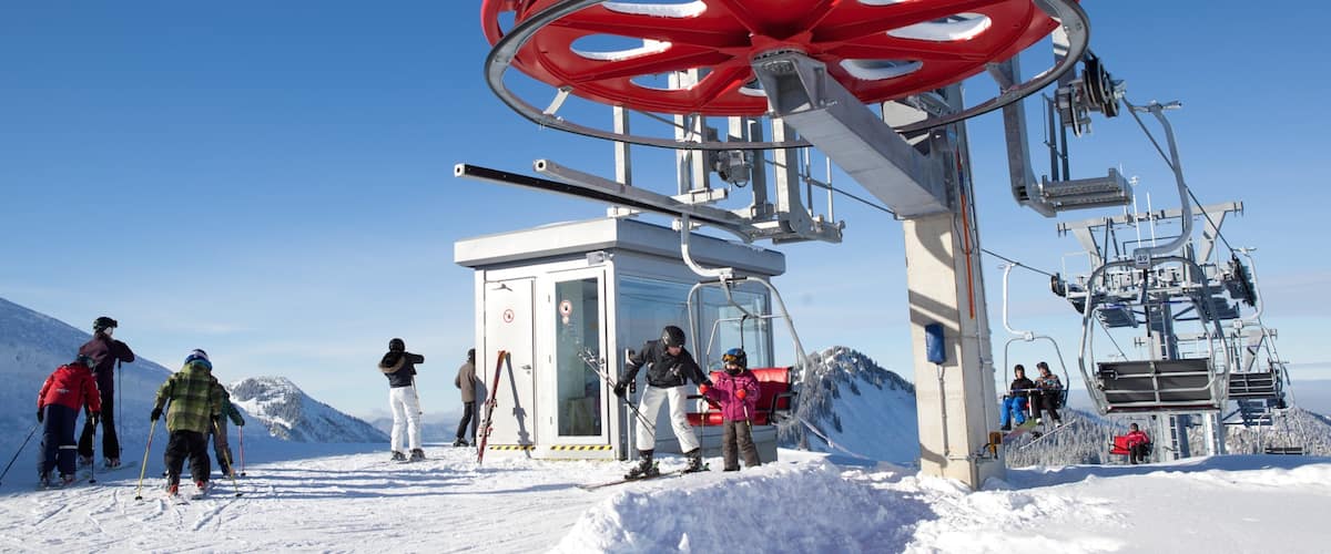 Spitzingsee mostrando nieve, una góndola y esquiar en la nieve