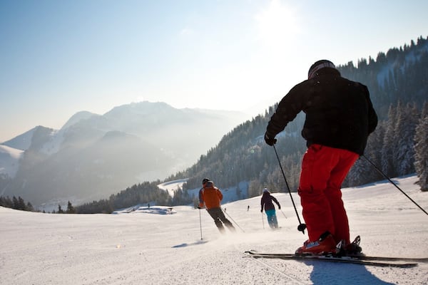 Spitzingsee das einen Skifahren, Schnee und Landschaften