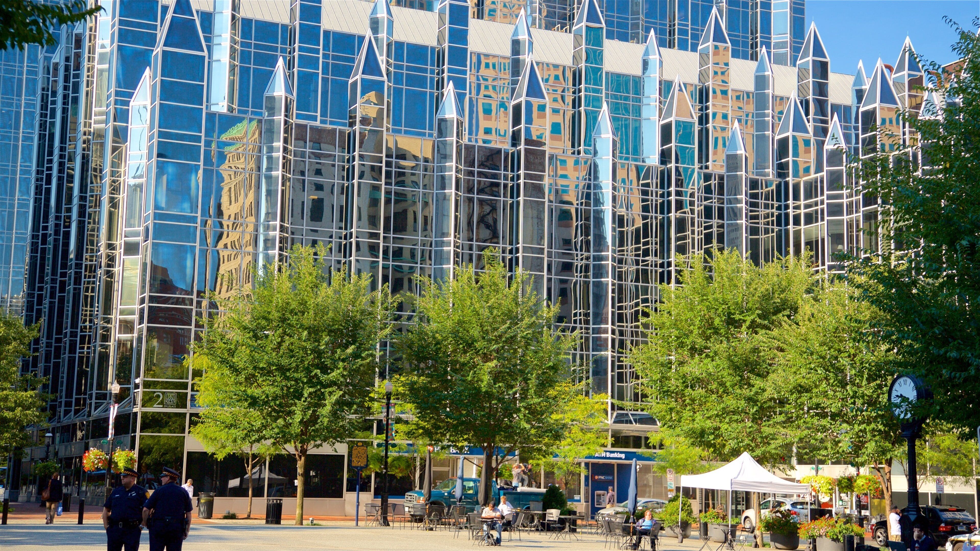 Pittsburgh caratteristiche di piazza e architettura moderna