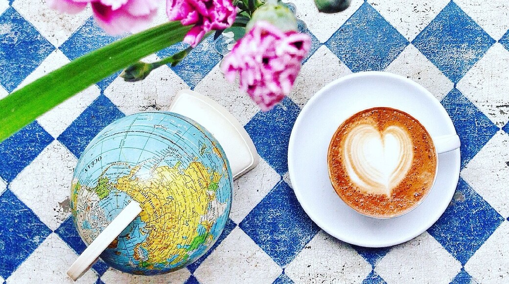 #globe #coffee #flowers #foodiefinds