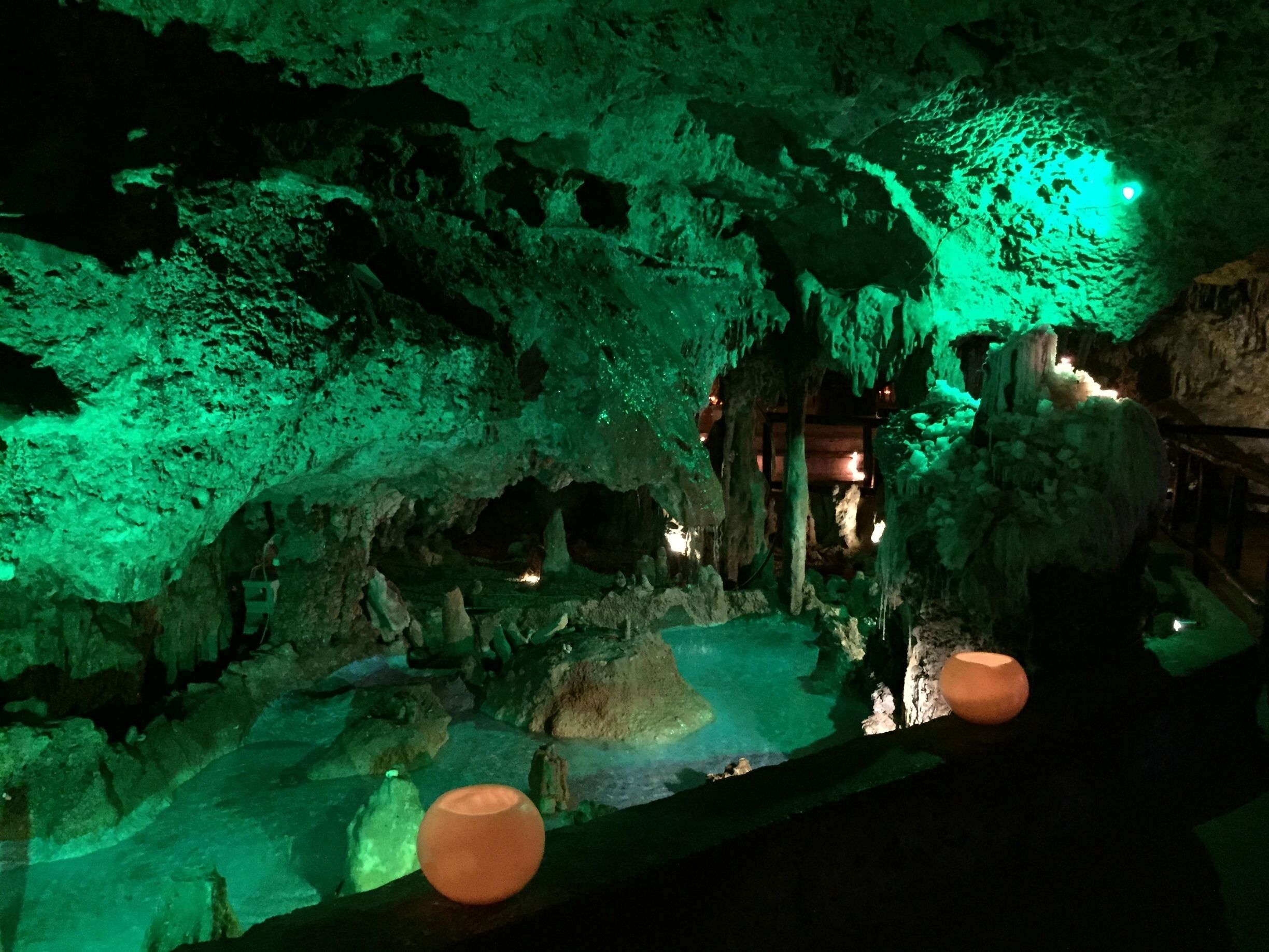 Beautiful area in the Alux.  You can walk all around in the different rooms in the cave.  