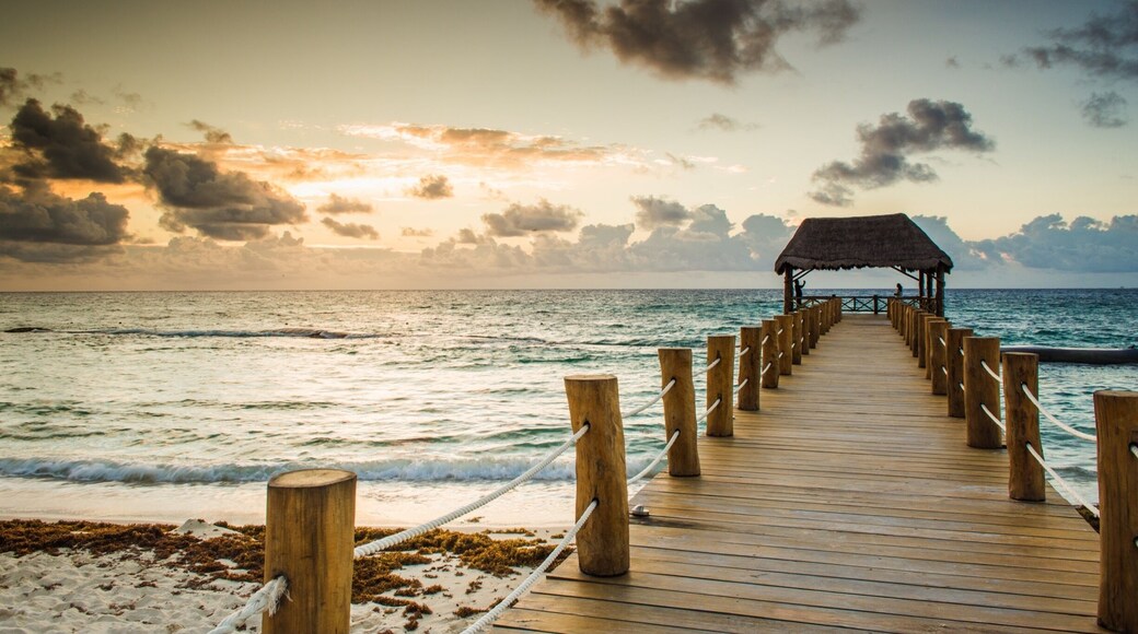 Sunrise’s never fail to impress, it’s always worth the effort to get up early, choose your composition and not have to worry about rushing round with the camera settings. Gives you time to take in the beautiful surroundings while still capturing a stunning image
#bvsquad #stunninglocations #seascape
#beachtips