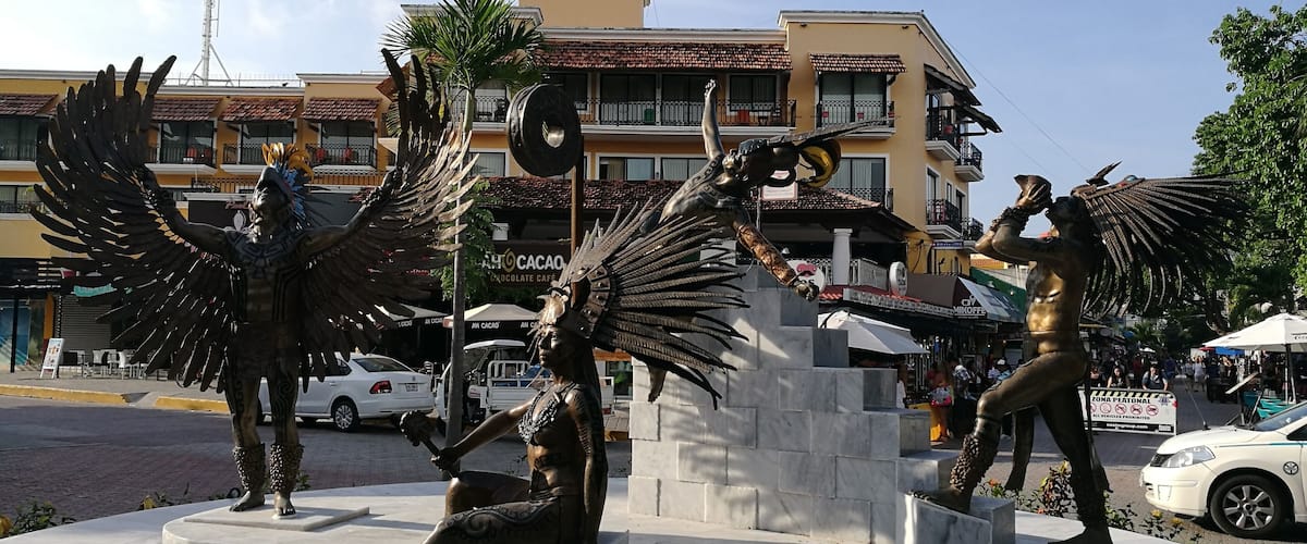 Beautiful new sculptures ... 5a y Constituyentes... Playa del Carmen
#LifeatExpedia