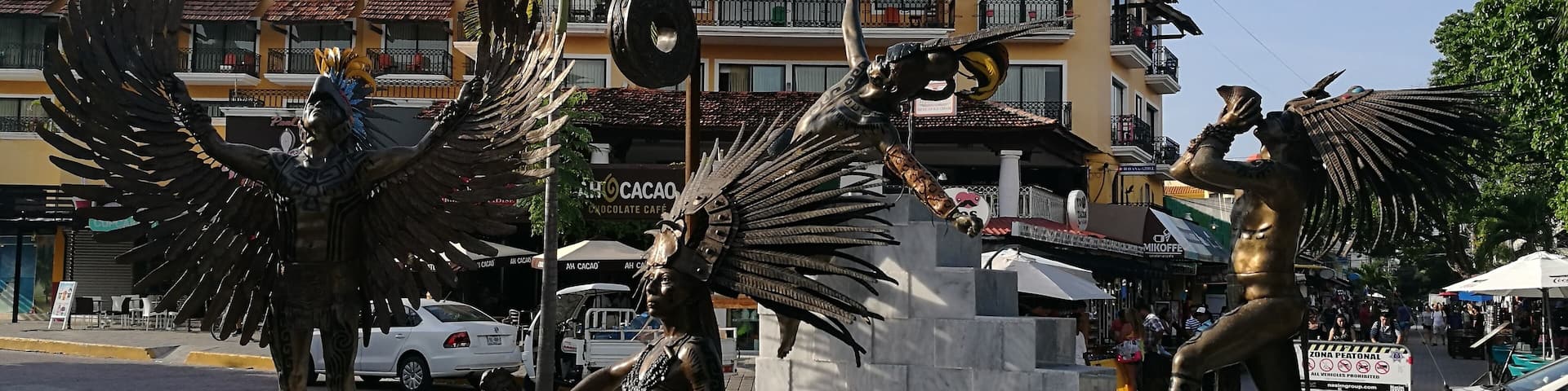 Beautiful new sculptures ... 5a y Constituyentes... Playa del Carmen
#LifeatExpedia