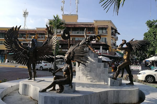 Beautiful new sculptures ... 5a y Constituyentes... Playa del Carmen
#LifeatExpedia