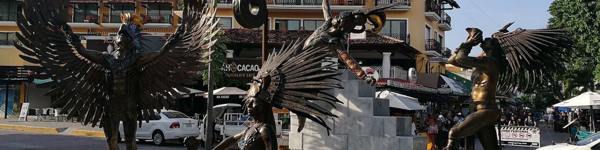 Beautiful new sculptures ... 5a y Constituyentes... Playa del Carmen
#LifeatExpedia