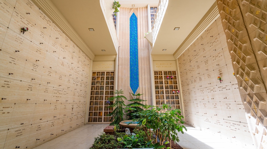 Oakland showing interior views and a park