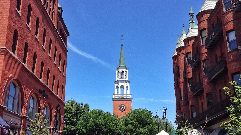 Church Street pedestrian mall. Lots of nice shops and tons of people hanging out no matter what time of day! #burlingtonvermont
#vermont #churchstreet #pedestrianmall