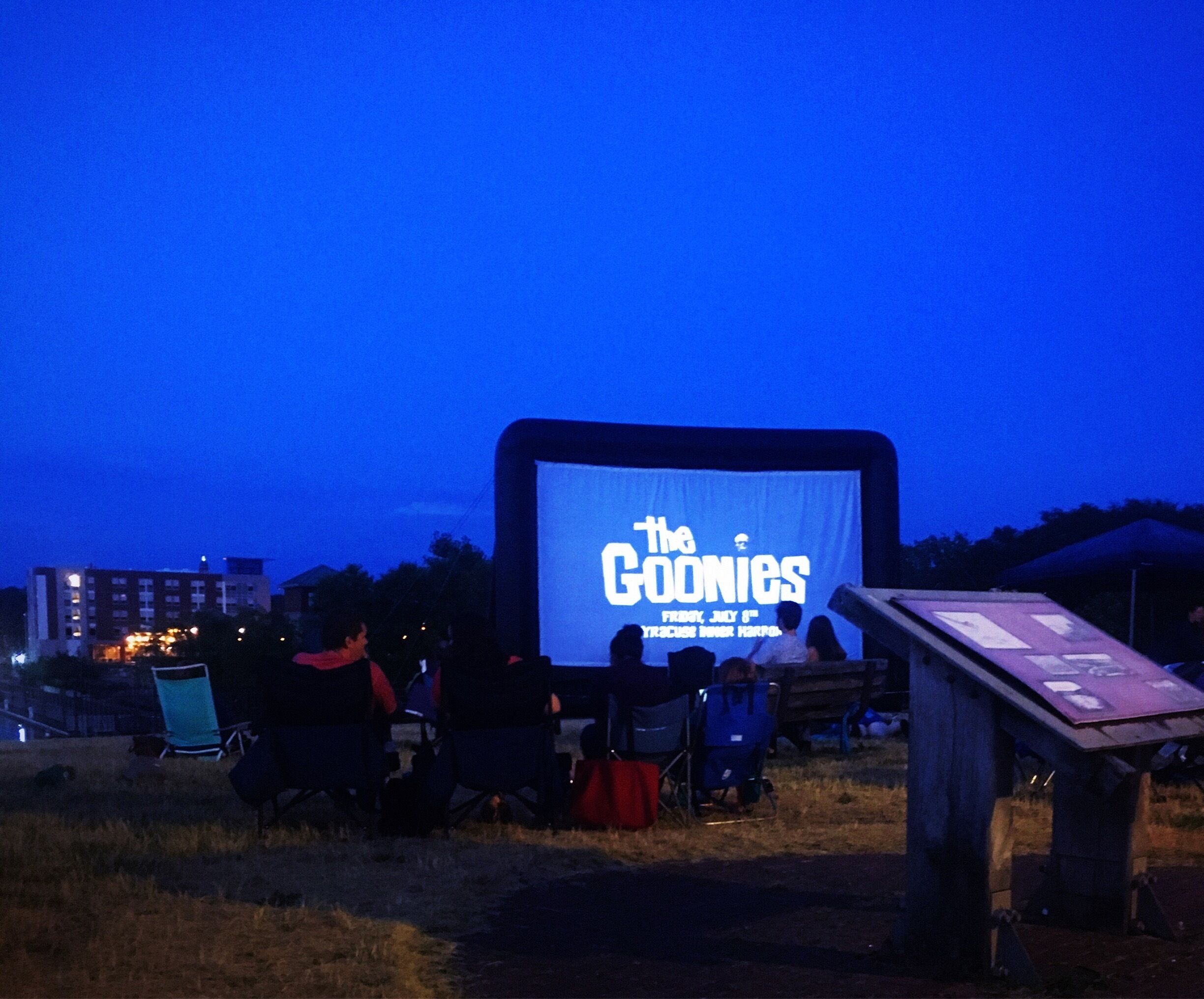 If you are on Facebook or Instagram and in the Syracuse/Central New York area follow Nomad Cinema. It's a pop-up outdoor movie showing. Bring your own chairs, food, drinks, blankets. Sometimes they have local vendors, food trucks. Had a great night with fam/friends watching THE GOONIES 😁

#movies #food #entertainment #nomadcinema #syracuseny #innerharbor #outdoor #outdoorfun #outdoorentertainment 