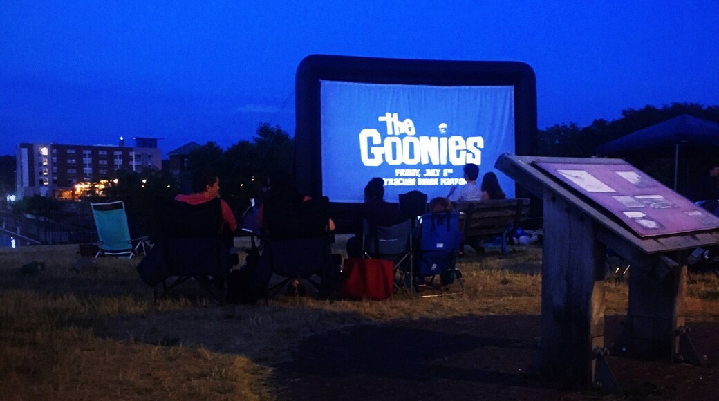 If you are on Facebook or Instagram and in the Syracuse/Central New York area follow Nomad Cinema. It's a pop-up outdoor movie showing. Bring your own chairs, food, drinks, blankets. Sometimes they have local vendors, food trucks. Had a great night with fam/friends watching THE GOONIES 😁
#movies #food #entertainment #nomadcinema #syracuseny #innerharbor #outdoor #outdoorfun #outdoorentertainment