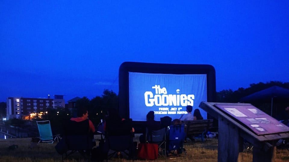 If you are on Facebook or Instagram and in the Syracuse/Central New York area follow Nomad Cinema. It's a pop-up outdoor movie showing. Bring your own chairs, food, drinks, blankets. Sometimes they have local vendors, food trucks. Had a great night with fam/friends watching THE GOONIES 😁
#movies #food #entertainment #nomadcinema #syracuseny #innerharbor #outdoor #outdoorfun #outdoorentertainment