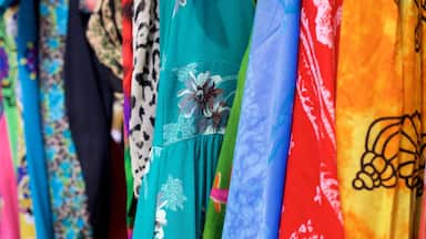 Flic-en-Flac showing fashion and shopping