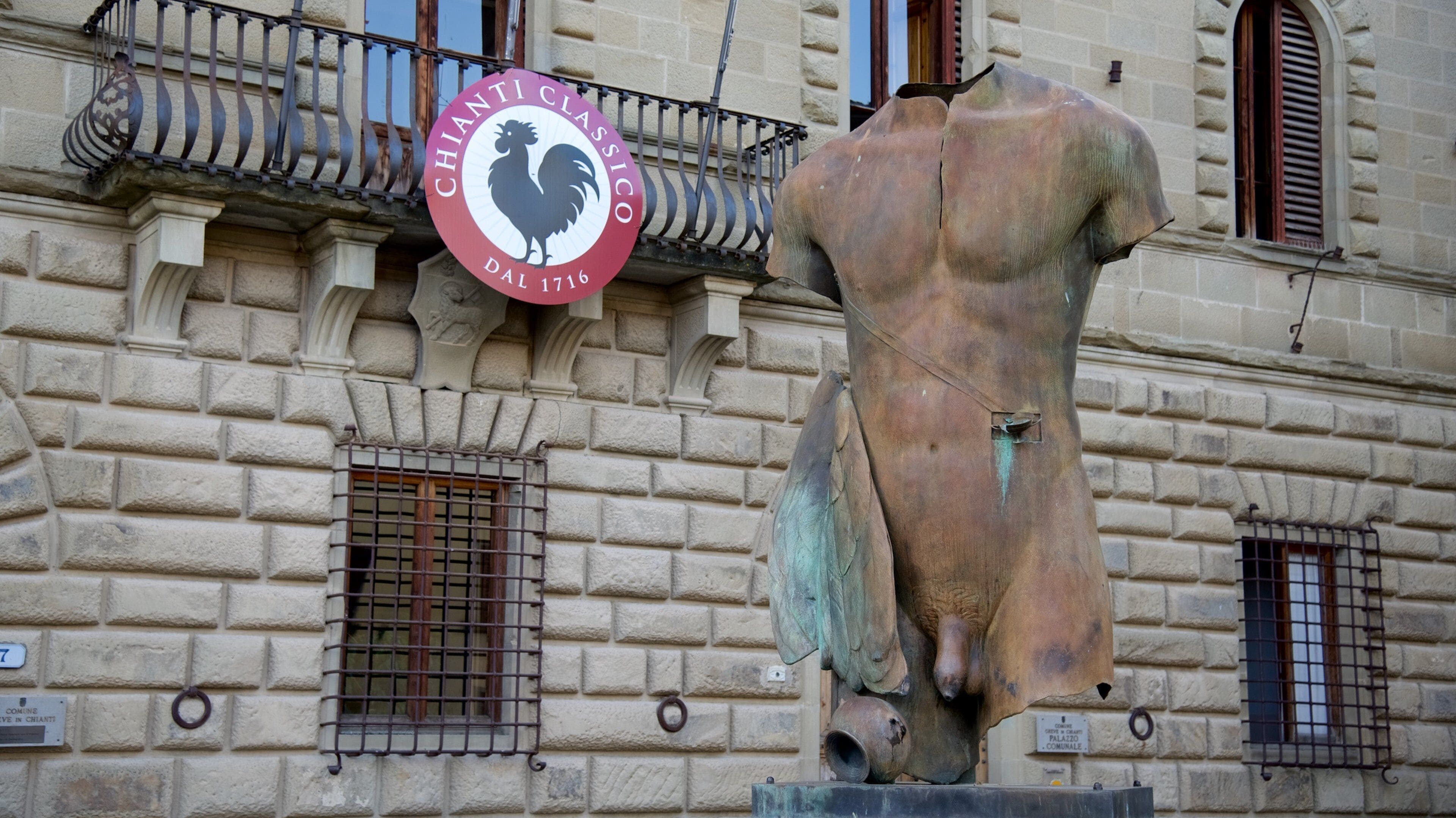 Greve in Chianti featuring a small town or village, signage and a statue or sculpture