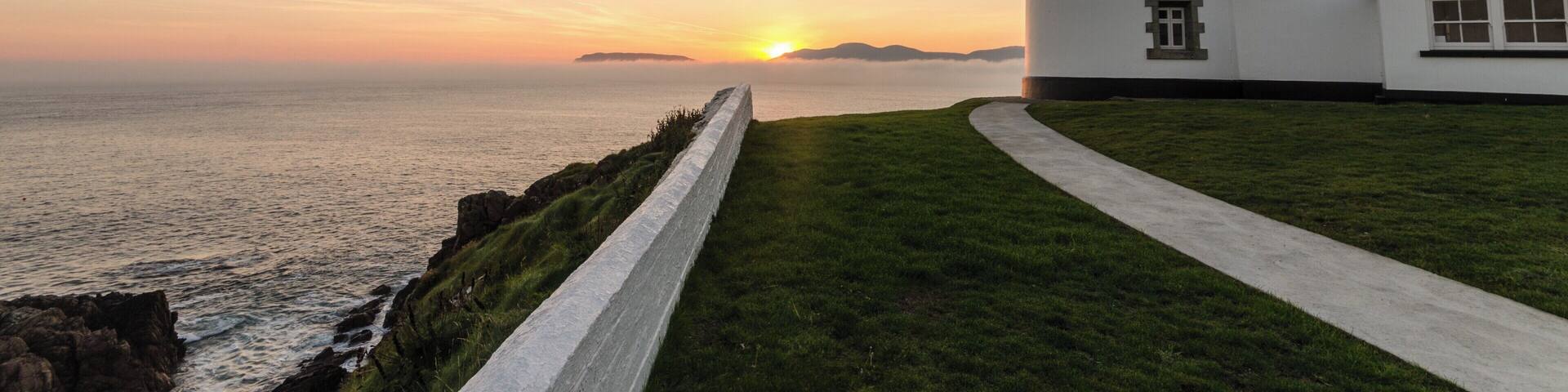#BvSIreland
Fanad Head lighthouse at sunrise after a 3 hour drive to get here on time. A sea mist rising and some light cloud on the horizon made for great conditions.