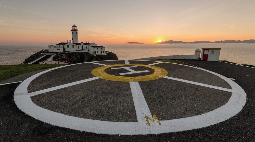 #BvSIreland
Fanad Head lighthouse at sunrise after a 3 hour drive to get here on time. A sea mist rising and some light cloud on the horizon made for great conditions.