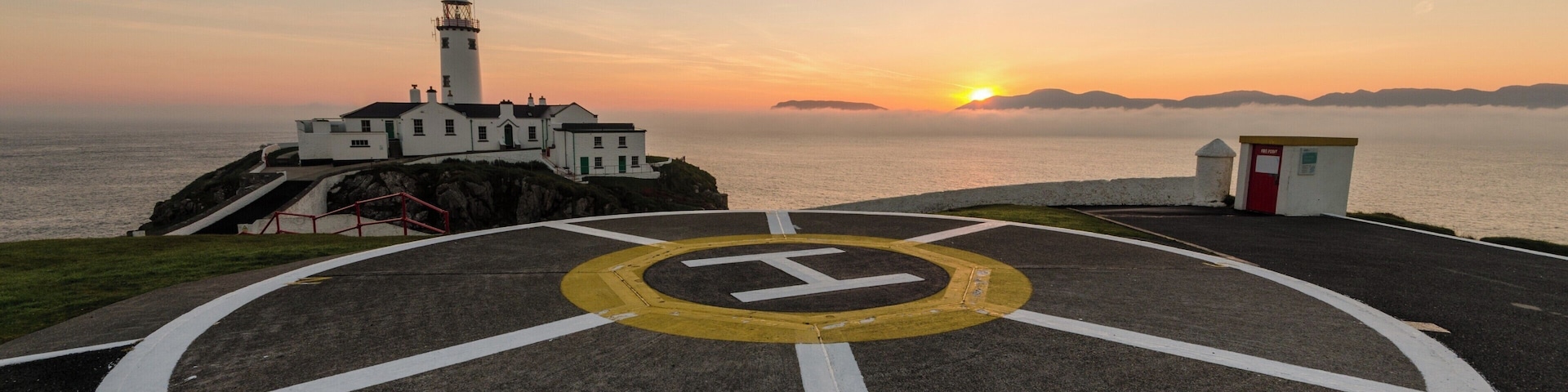 #BvSIreland
Fanad Head lighthouse at sunrise after a 3 hour drive to get here on time. A sea mist rising and some light cloud on the horizon made for great conditions.