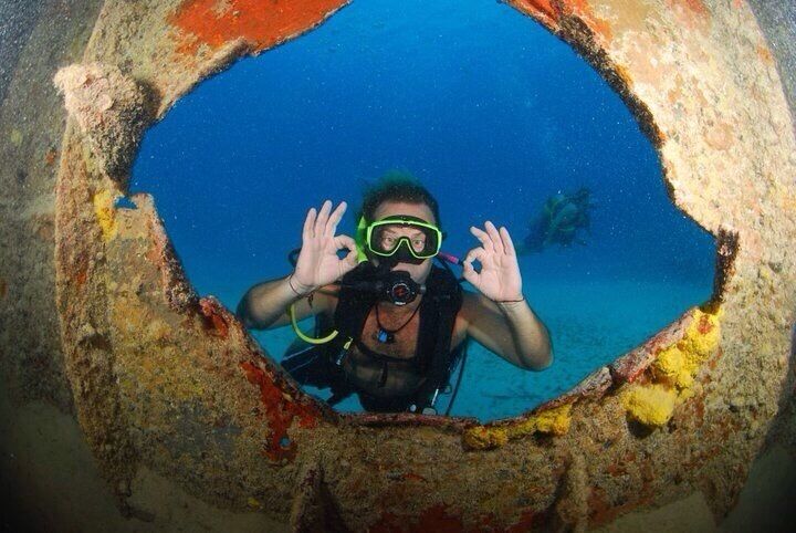 #waterlust #pinomoreau #diving #colorful