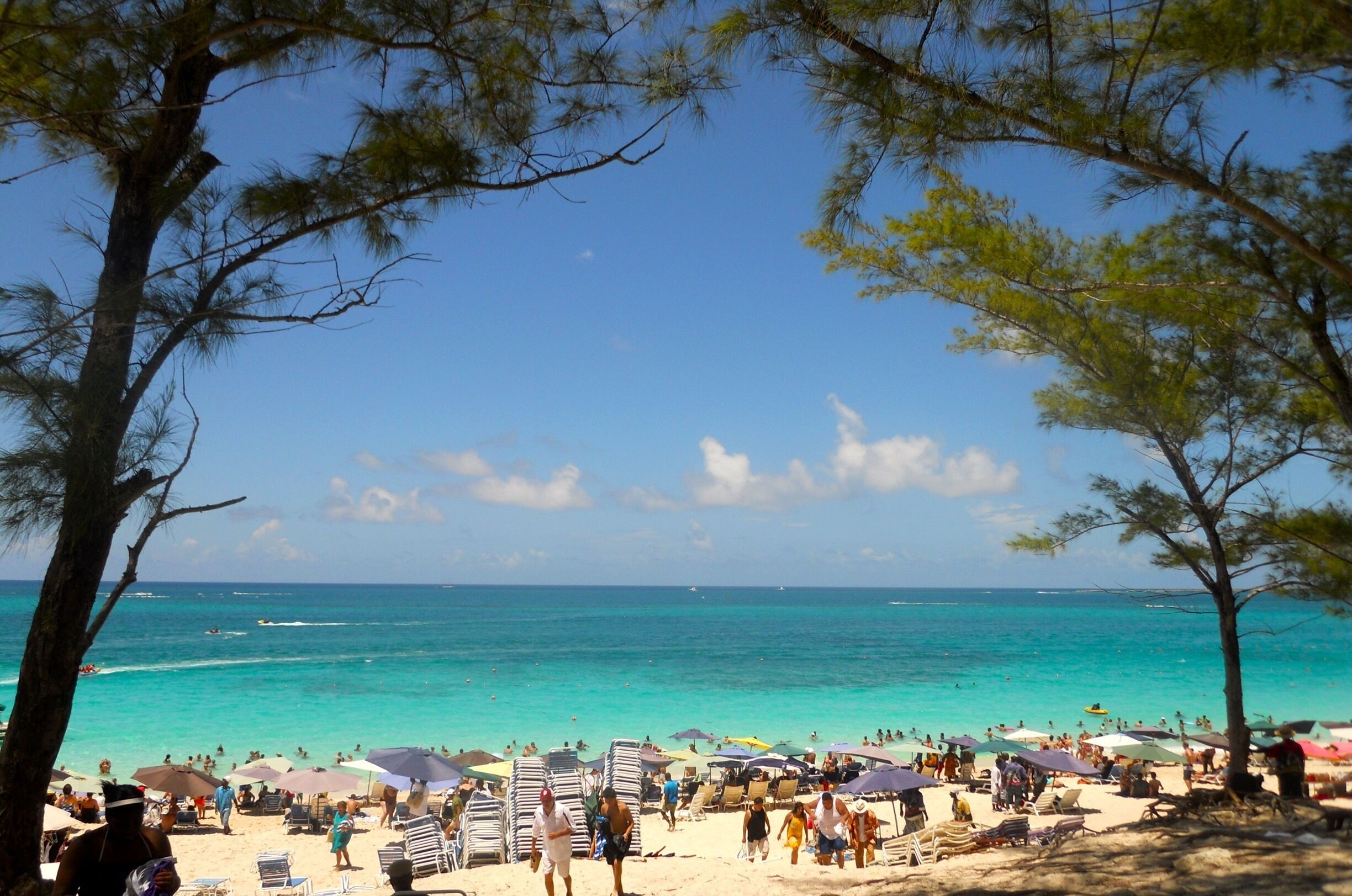 This public beach within walking distance of the Atlantis Resort is a crowded, but great place to go for day visitors of Atlantis. #waterlust