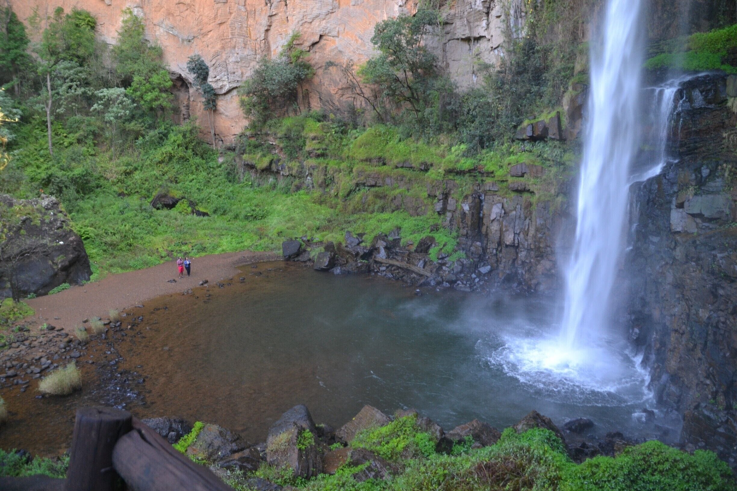 Lone Creek Waterfall, just outside small town Sabie in the east of South Africa. A drop of something close to 80 meters. It is not Victoria Falls, but it still is a nice fall. And the area is worth visiting, as there are many more waterfalls and trekking and mountain biking opportunities everywhere. A nice and relaxing part of South Africa.

http://www.earthseeing.com/visiting-south-africa-for-the-first-time/

#sabie #southafrica #africa #waterfall #nature #hiking