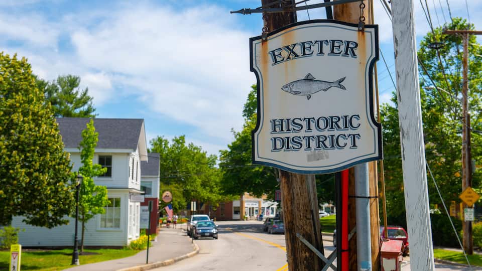 A street sign for Exeter Historic District.