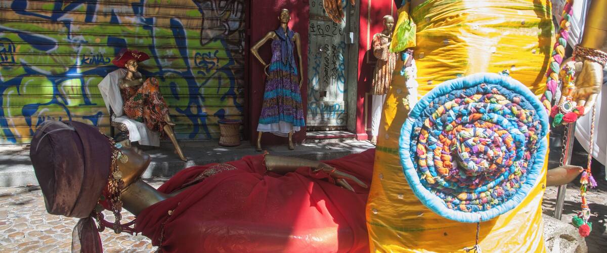 Mannequins in their own private drama on the Rue Des Teinturiers "Street of the Dyers", Avignon.
Eclectic, bohemian, and a nice place to stop with a carafe of Chateau Neuf du Pape. #Culture.