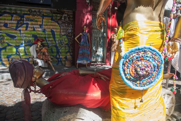 Mannequins in their own private drama on the Rue Des Teinturiers "Street of the Dyers", Avignon.
Eclectic, bohemian, and a nice place to stop with a carafe of Chateau Neuf du Pape. #Culture.