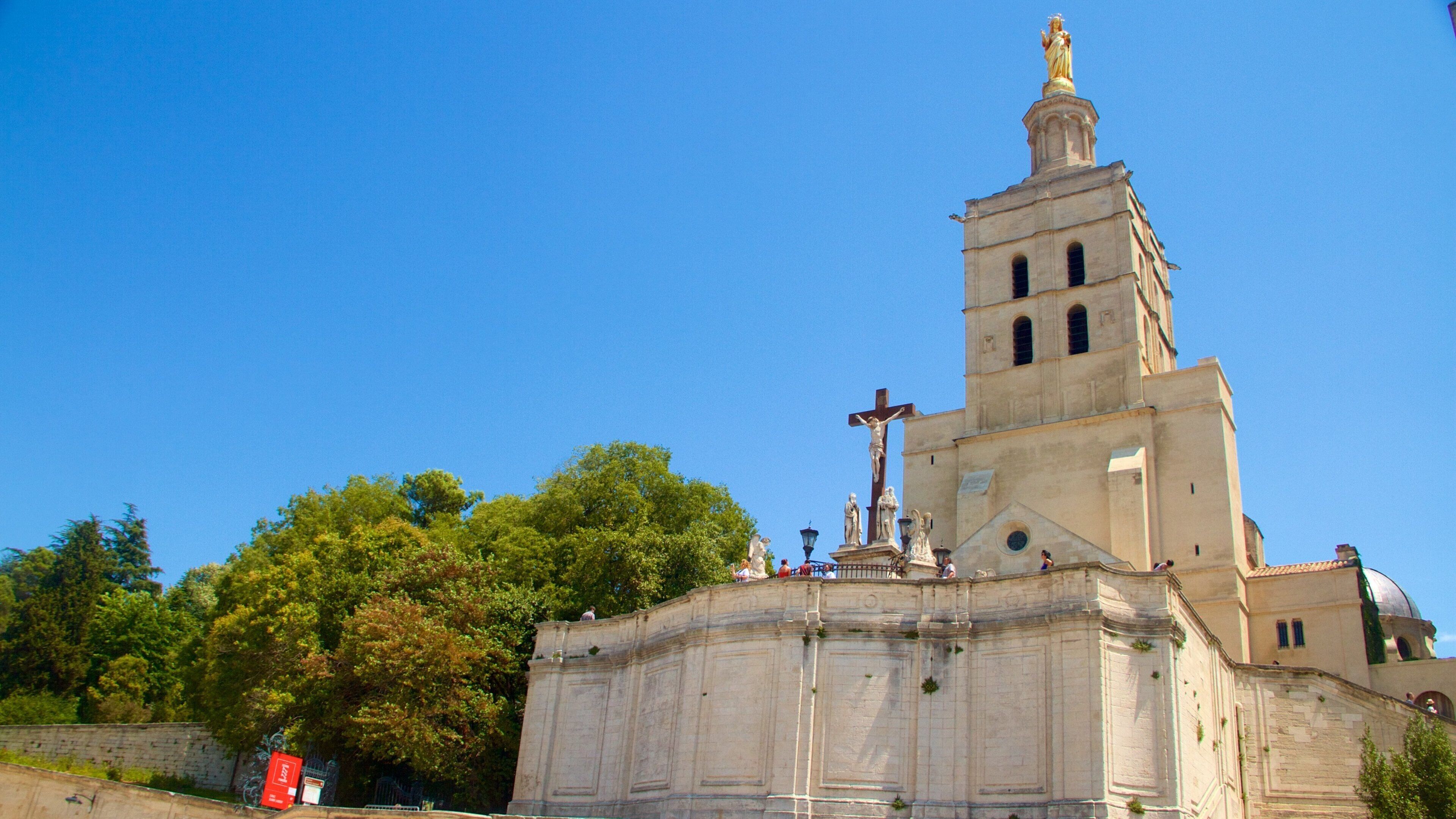 Avignon which includes heritage architecture, heritage elements and a church or cathedral