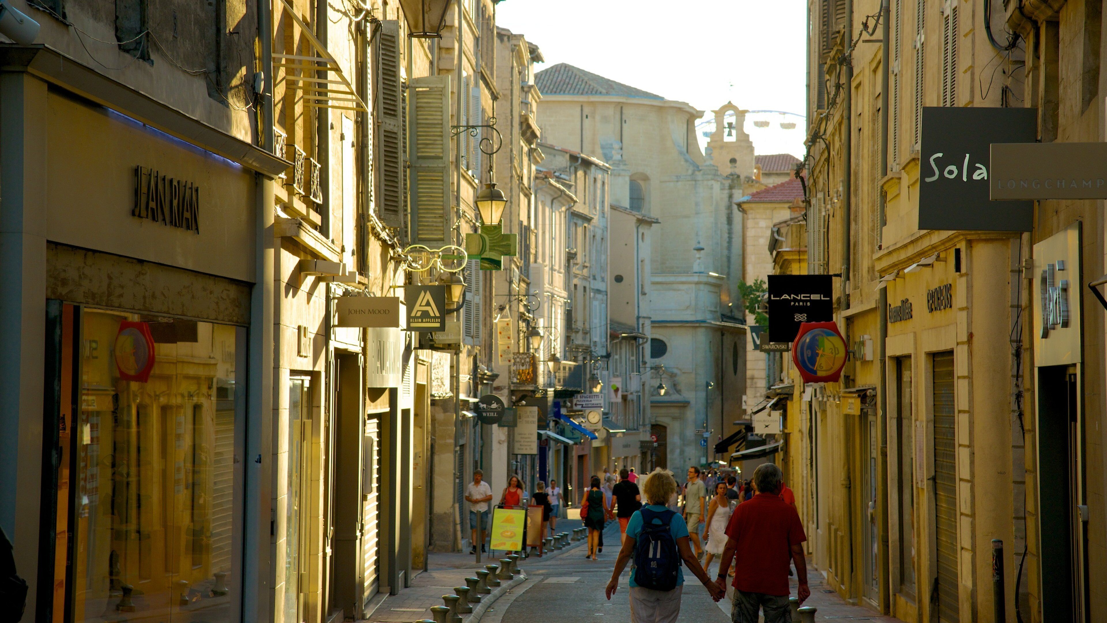 Avignon featuring heritage architecture and a city